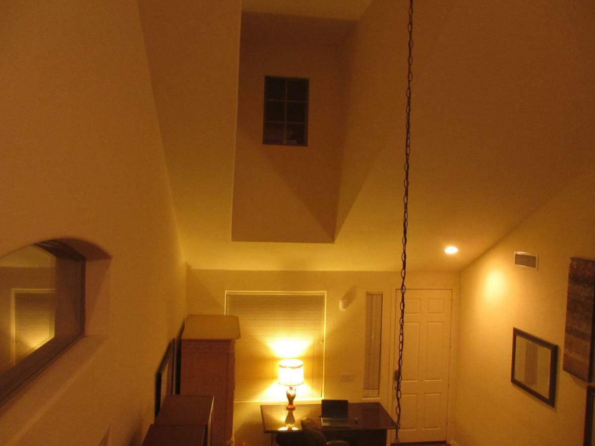 Art Gallery Vacation House Гилбърт Екстериор снимка